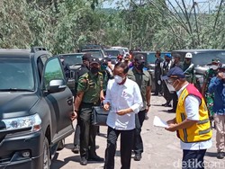 Tinjau Lokasi Erupsi Semeru, Jokowi Ucapkan Duka Cita untuk Korban Meninggal