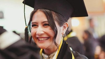 PRILLY LATUCONSINA BUKTIKAN JALANI KARIER DAN PENDIDIKAN BISA SEIMBANG