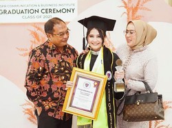 Keren Banget! Prilly Latuconsina Jadi Lulusan Terbaik Walau Sibuk Bekerja