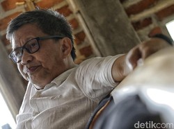 Rocky Gerung Jadi Ahli Meringankan Munarman di Persidangan