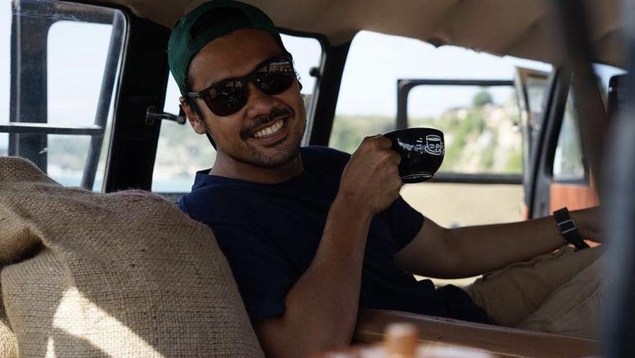 Selain Penggemar Berat Kopi, Chicco Jerikho juga Handal Racik Kopi
