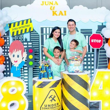 Sambut Ramadan, Titi Kamal & Christian Sugiono Ajarkan Sang Putra Puasa