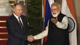 Bayi di Brasil Masuk RS Disuntik Pfizer hingga Putin ke India