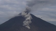 Semeru Masih Berpotensi Luncurkan Awan Panas dan Lahar Dingin