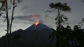 img-title Tanah Masih Panas Hambat Pencarian Warga Hilang di Erupsi Semeru