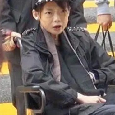 Kisah Memilukan Wu Zhiheng, Model Cantik yang Kini Terduduk di Kursi Roda