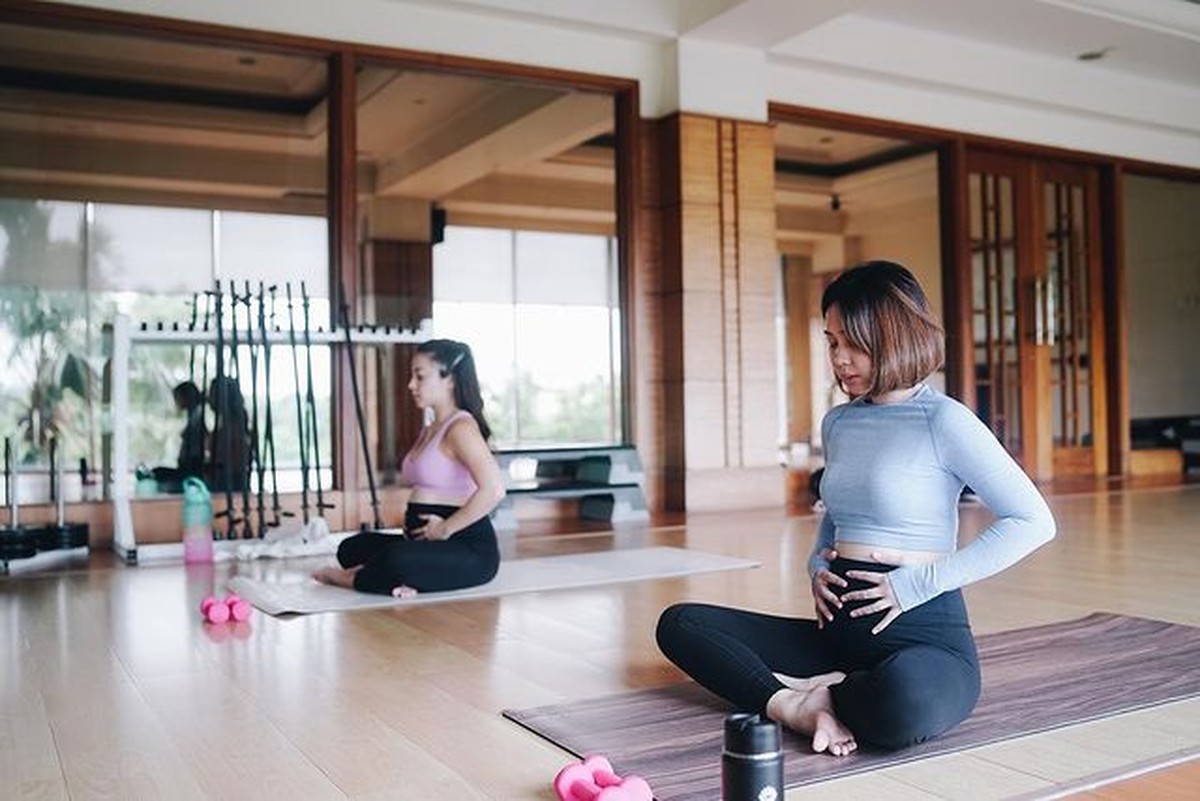 Nikita Willy tetap aktif olahraga saat hamil&comma; ia membagikan kegiatannya saat olahraga pilates&period; Yuk kita intip potretnya&excl;