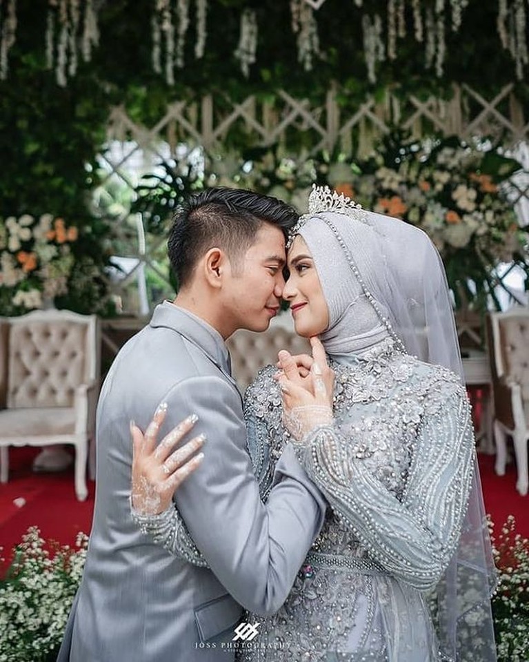Sempat rujuk, kini rumah tangga Rizki DA dan Nadya Mustika Rahayu dalam proses cerai. Yuk intip kebersamaan mereka!