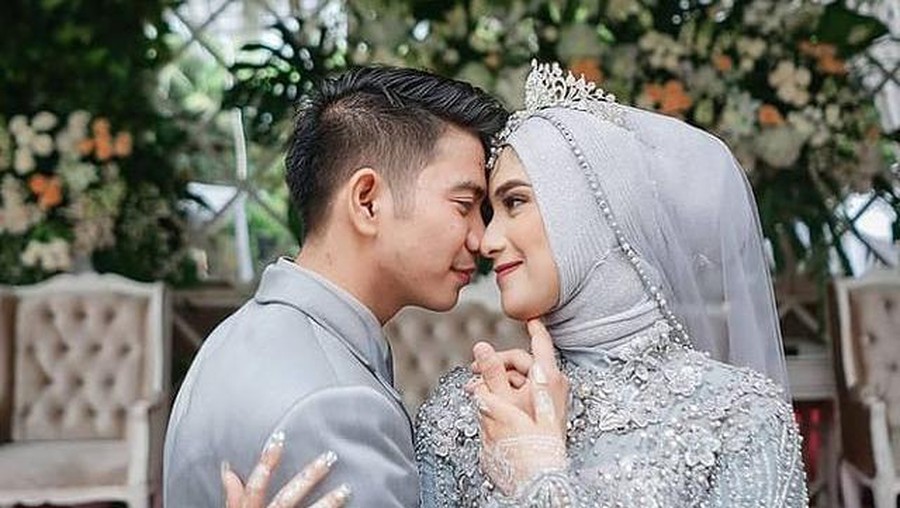 Sempat rujuk, kini rumah tangga Rizki DA dan Nadya Mustika Rahayu dalam proses cerai. Yuk intip kebersamaan mereka!