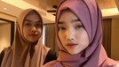Baru-baru ini Fuji tampil mengenakan hijab tuai pujian saat bertemu dengan Ria Ricis&period; Yuk kita intip penampilannya&excl;