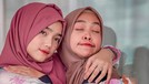 Baru-baru ini Fuji tampil mengenakan hijab tuai pujian saat bertemu dengan Ria Ricis&period; Yuk kita intip penampilannya&excl;