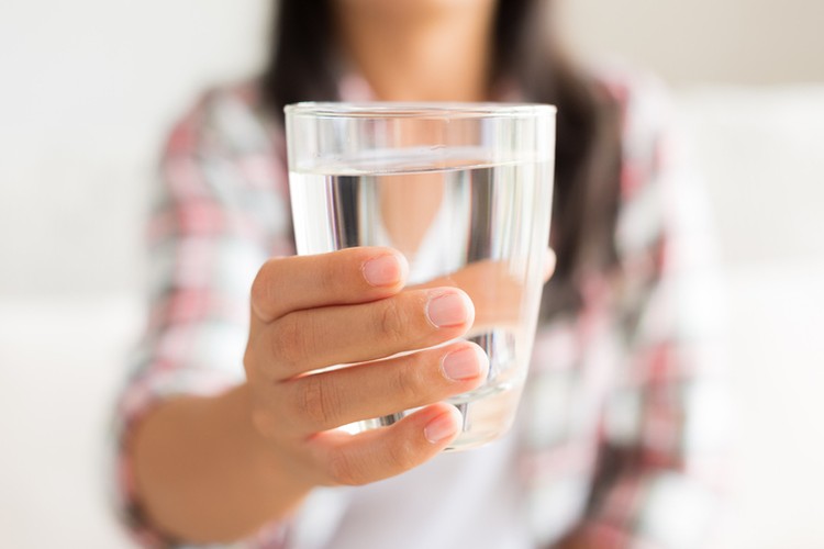 7 Waktu Terbaik untuk Minum Air Putih Selain Setelah Bangun Tidur 7 Waktu Terbaik untuk Minum Air Putih Selain Setelah Bangun Tidur