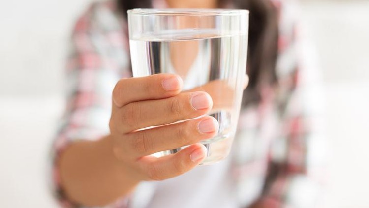 7 Waktu Terbaik untuk Minum Air Putih Selain Setelah Bangun Tidur 7 Waktu Terbaik untuk Minum Air Putih Selain Setelah Bangun Tidur