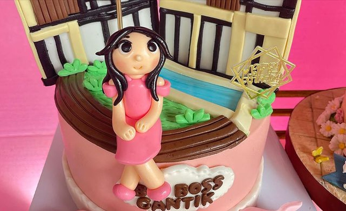 Titi Kamal sedang berbahagia merayakan ulang tahunnya yang ke 40 dan mendapat banyak kejutan dari orang-orang terdekatnya&period; Yuk intip&excl;