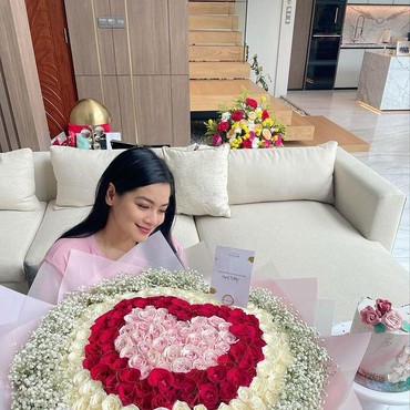 Titi Kamal Terpesona dengan Wajah Aurel yang Tengah Hamil Bayi Perempuan