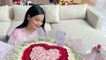img-title Titi Kamal Terpesona dengan Wajah Aurel yang Tengah Hamil Bayi Perempuan
