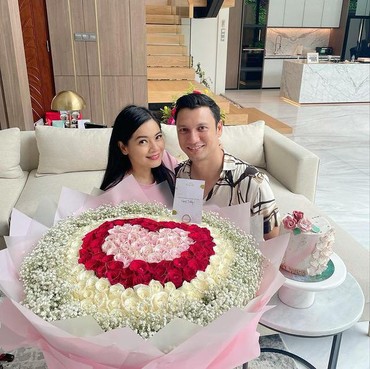 8 Foto Bahagia Perayaan Ultah ke-40 Titi Kamal Dapat Banyak Kejutan