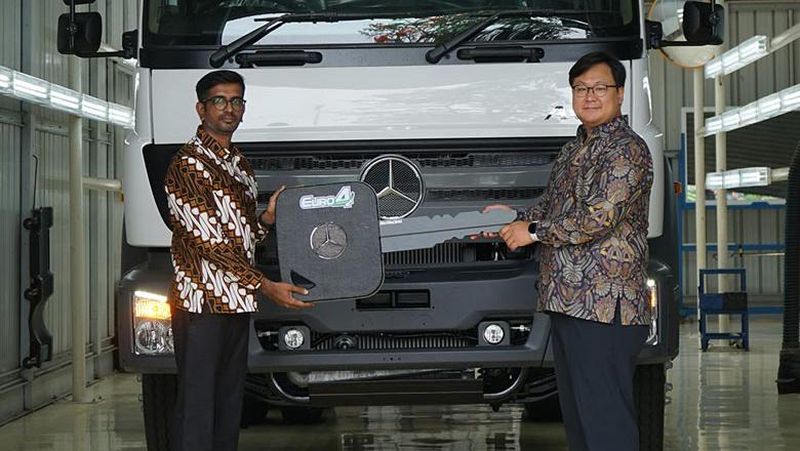 Mercedes-Benz Axor berstandar emisi Euro 4 siap mengaspal di jalanan Indonesia.