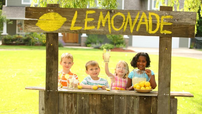 Children with lemonade stand