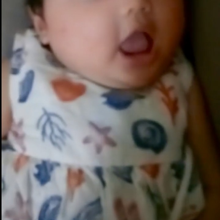 <p>Sarah tampak menggemaskan ya, Bunda. Kita doakan semoga bayi cantik ini tumbuh menjadi anak yang sehat dan bahagia selalu, ya. (Foto: Instagram @btpnd)</p>