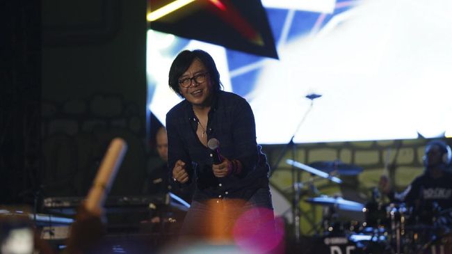 Bunga Citra Lestari, Padi Reborn, dan Ari Lasso memanaskan panggung Special Shows Day 2 Allo Bank Festival 2022 di Istora Senayan, Sabtu (21/5).