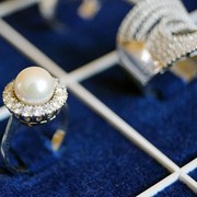 Hanya untuk Kamu yang Berani Beda, Ini Pilihan Cincin Tunangan yang Anti Mainstream!