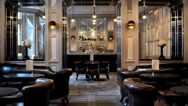 Pengusaha di London menutup bar dan restoran mereka jelang libur Natal dan Tahun Baru imbas penyebaran omicron.