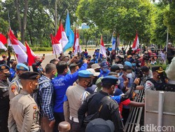 Demo Sempat Memanas, Perwakilan Massa Buruh Diterima Masuk ke Gedung MK