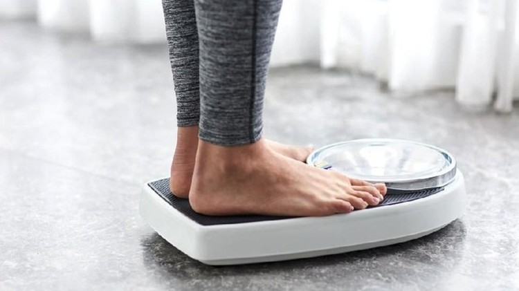CARA MELAKUKAN DIET AIR PUTIH Bunda sudah merasa obesitas dan ingin mencoba diet air putih? Yuk mengenal lebih dalam mengenai serba-serbi diet air putih yang bisa turunkan BB hingga 25 kg.