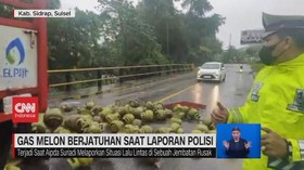 VIDEO: Gas Melon Berjatuhan Saat Laporan Polisi