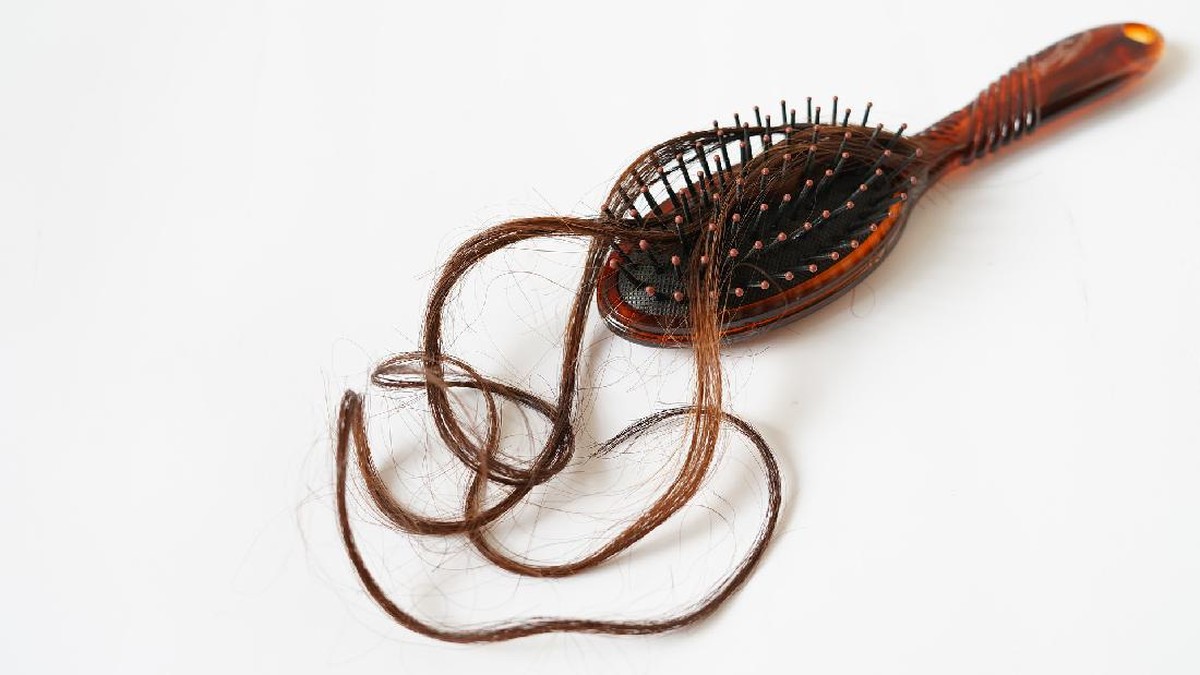 6 Makanan Terbaik untuk Bantu Kurangi Rambut Rontok Menurut Ahli