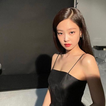 Kasihan, Jennie BLACKPINK Diserang ARMY karena V BTS Salah Pencet