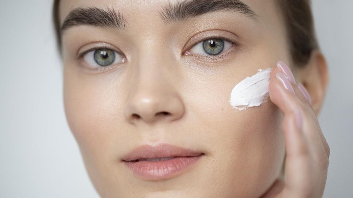 Rayakan Natal dengan Wajah Glowing, 3 Langkah Skincare Ini Nggak Boleh Kamu Skip! Rayakan Natal dengan Wajah Glowing, 3 Langkah Skincare Ini Nggak Boleh Kamu Skip!