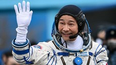 Miliarder Jepang Batalkan dearMoon, Misi Keliling Bulan Bareng Artis