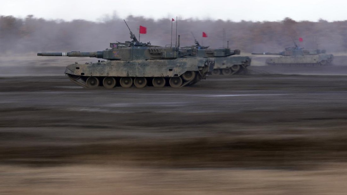 FOTO: Jepang Ogah Kalah Gertak, Pamer Keganasan Tank