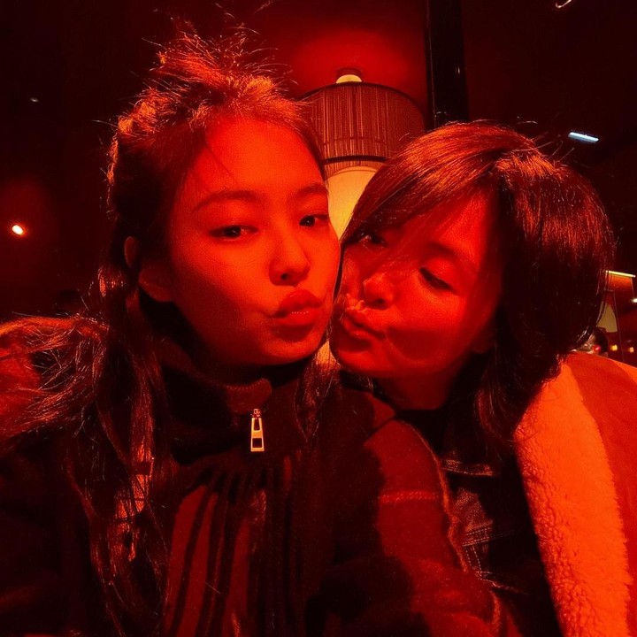 <p>Jennie mengungkapkan kalau sang Bunda adalah orang paling cantik yang selalu menginspirasinya. So sweet banget, ya! (Foto: Instagram: @jennierubyjane)</p>