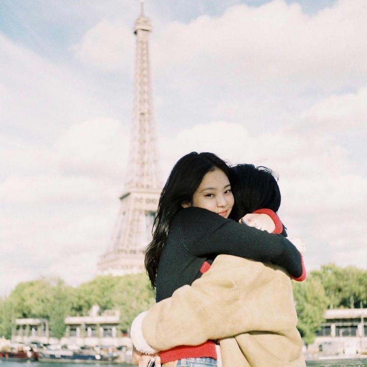 <p>Jennie selalu menuliskan caption yang manis dalam fotonya dengan sang Bunda, lho. "<em>I love you Mummy</em>", tulisnya sambil membubuhkan tanda hati. (Foto: Instagram: @jennierubyjane)</p>