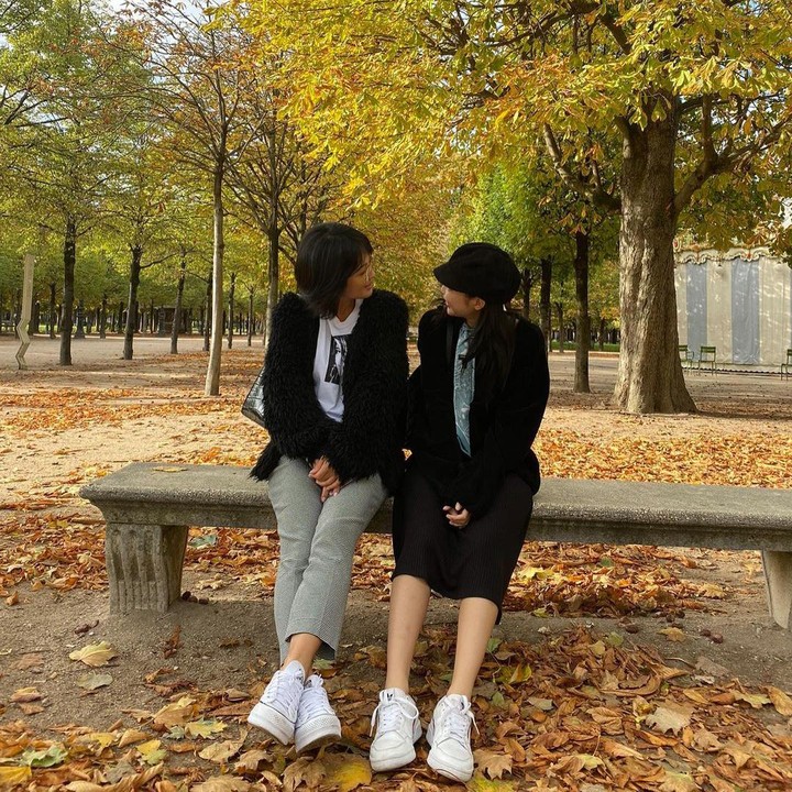 <p>Salah satu member girl group BLACKPINK, Jennie, ternyata cukup dekat dengan sang Bunda, nih. Ia pun kerap mengungkapkan kerinduannya di sosial media, lho. (Foto: Instagram: @jennierubyjane)</p>