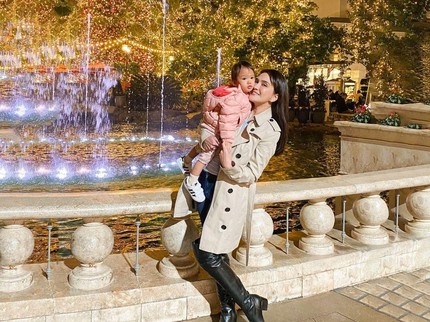 7 Potret Shandy Aulia Liburan Bareng Anak ke LA, Kehadiran Suami Dipertanyakan Bun