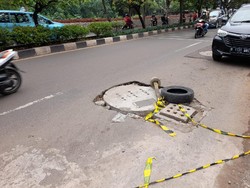 Awas Kecelakaan, Ini Cara Aman Berkendara di Jalan dengan Sumur Resapan