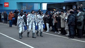 VIDEO: Momen Miliarder Jepang Meluncur ke ISS dan Menetap 12 Hari