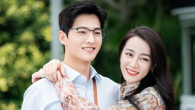 Unggah Foto, Dilraba Dilmurat dan Yang Yang Digosipkan Pacaran Dilraba Dilmurat dan Yang Yang digosipkan pacaran karena mengunggah foto latar serupa di Weibo pekan lalu.
