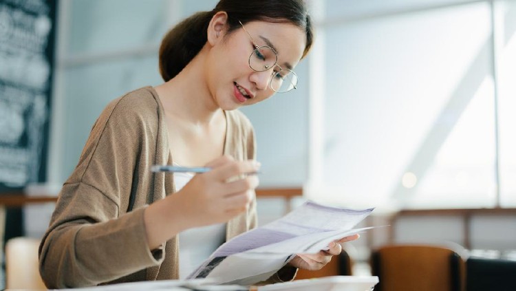 Close-up Young asian woman Paying Bills Online at home