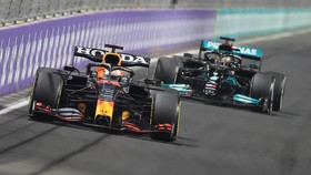 Verstappen Juara Dunia F1 Usai Salip Hamilton di Lap Terakhir