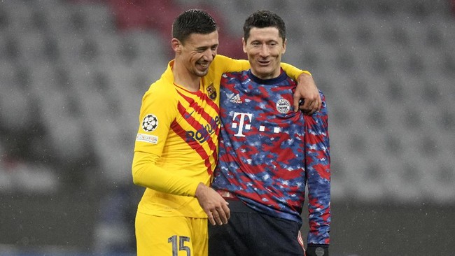 Robert Lewandowski menegaskan dirinya hanya ingin ke Barcelona jika meninggalkan Bayern Munchen.