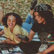 Deretan Fashion Items untuk Bergaya Vintage dan Stylish yang Bisa Kamu Coba