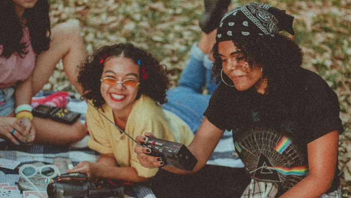 Deretan Fashion Items untuk Bergaya Vintage dan Stylish yang Bisa Kamu Coba