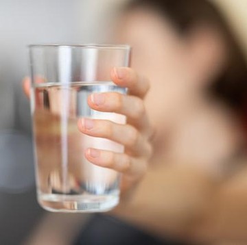 Manfaat Tak Teduga Air Putih untuk Kecantikan, Salah Satunya Cegah Penuaan Dini!