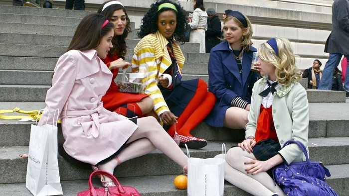 Nggak Pede Memakai Patterned Tights? Berikut Tips Memadukannya!