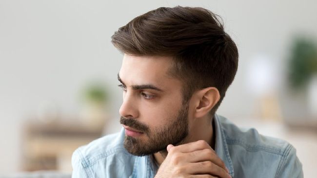 Baru-baru ini sebuah penelitian yang diterbitkan dalam Archives of Sexual Behavior menemukan pria yang berjanggut lebih romantis dan setia dalam berhubungan.
